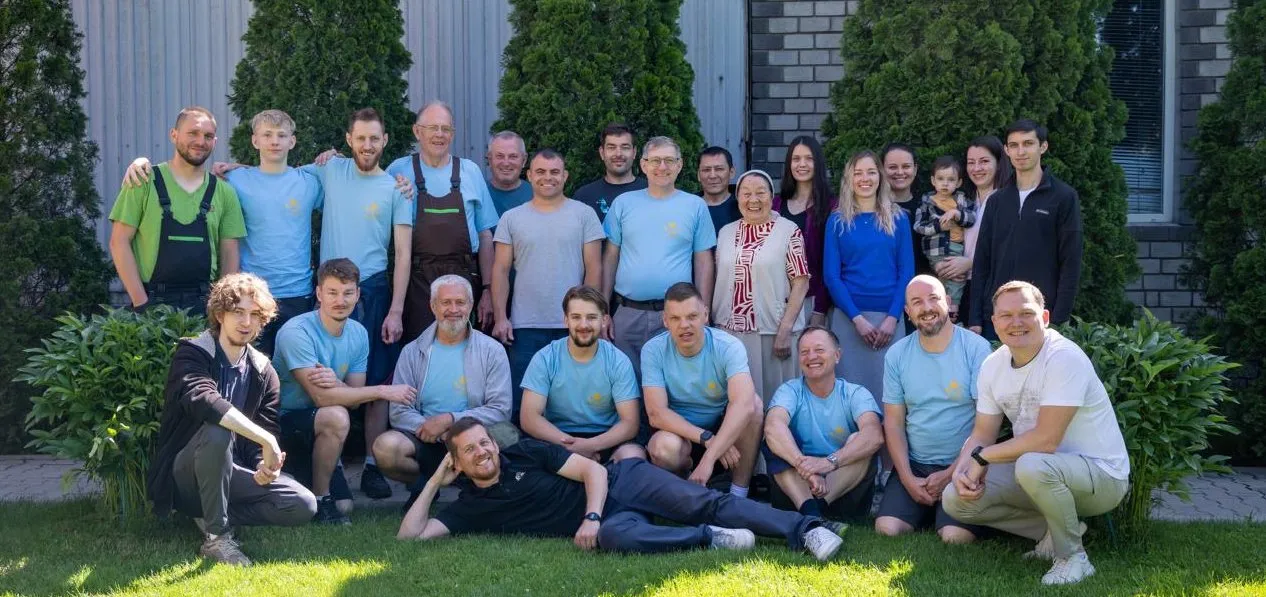 Das Bauteam mit Gemeindegliedern in Almaty
